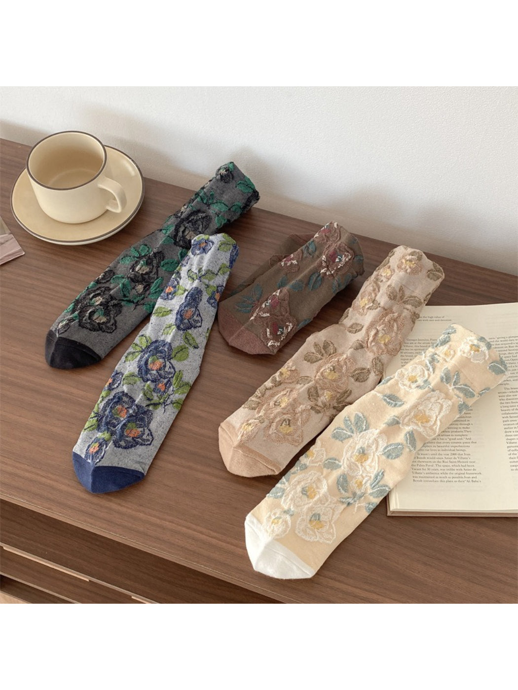 Rufia - Vintage Bloom Embroidered Crew Socks