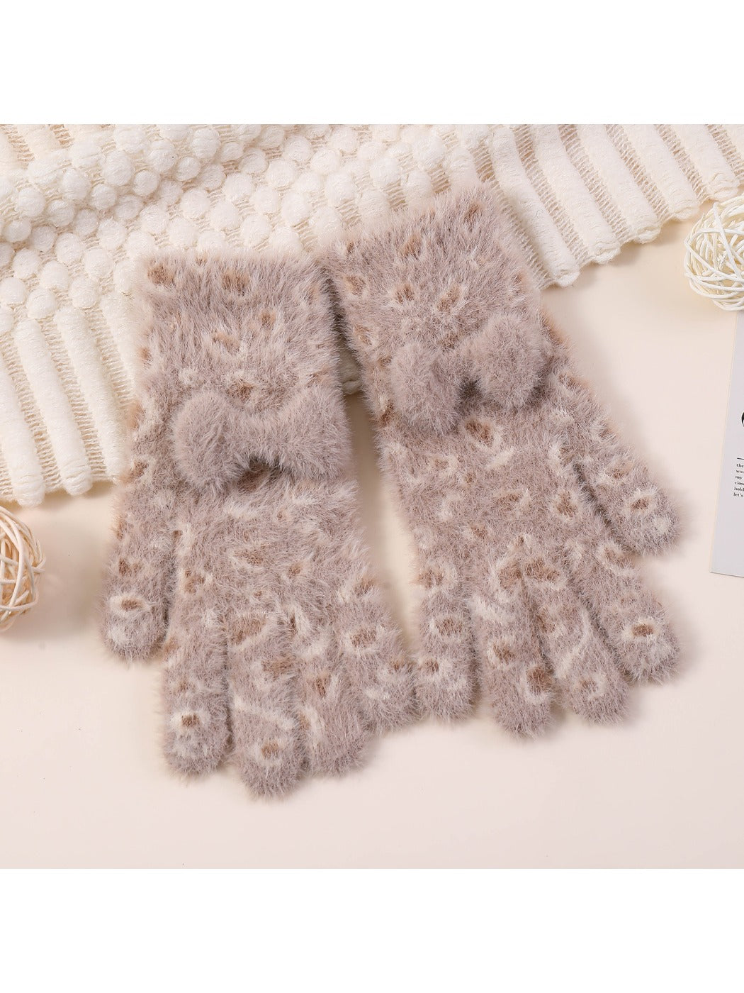 Gloving – Leopard Bow Plush Knit Gloves