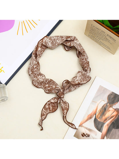 Scarvii - Vintage Print Wavy Edge Triangle Bandana