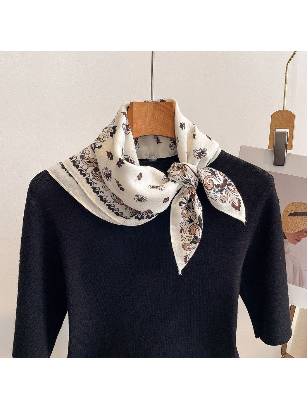 Scarvii - Paisley Print Retro Style Square Scarf