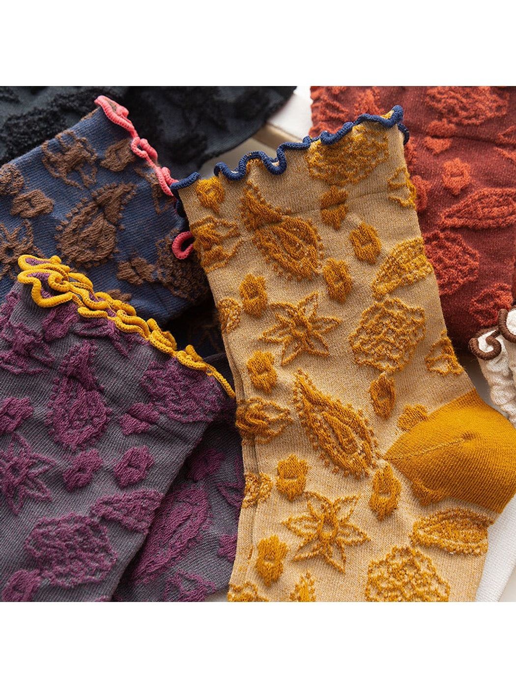 Rufia - Scalloped Trim Floral Pattern Crew Socks