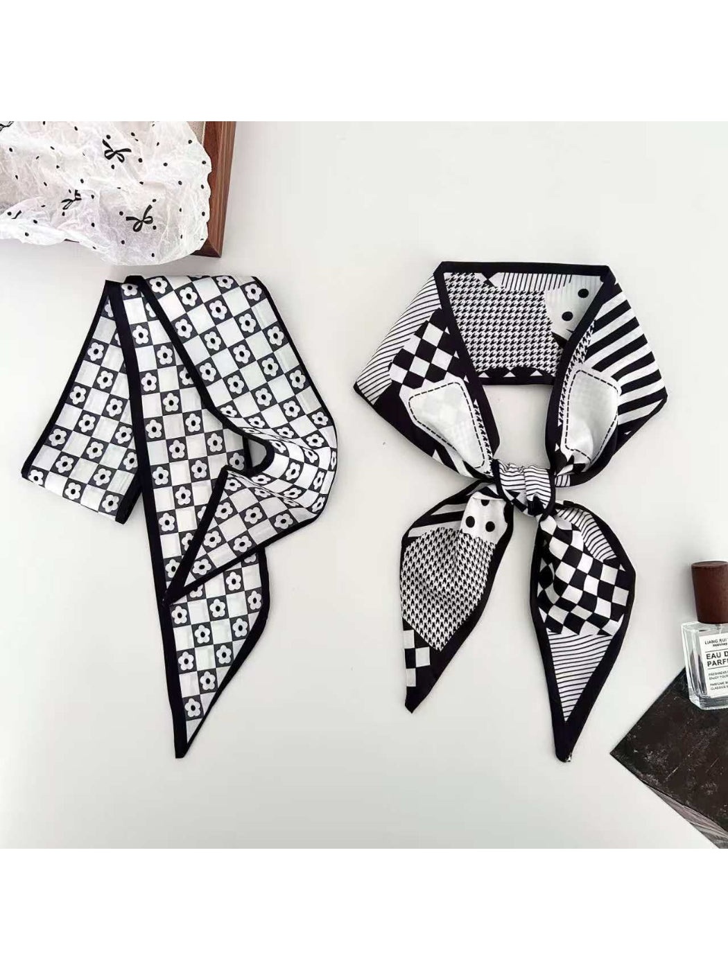 Scarvii - Bold Monochrome Pattern Skinny textile accessory detail view 3