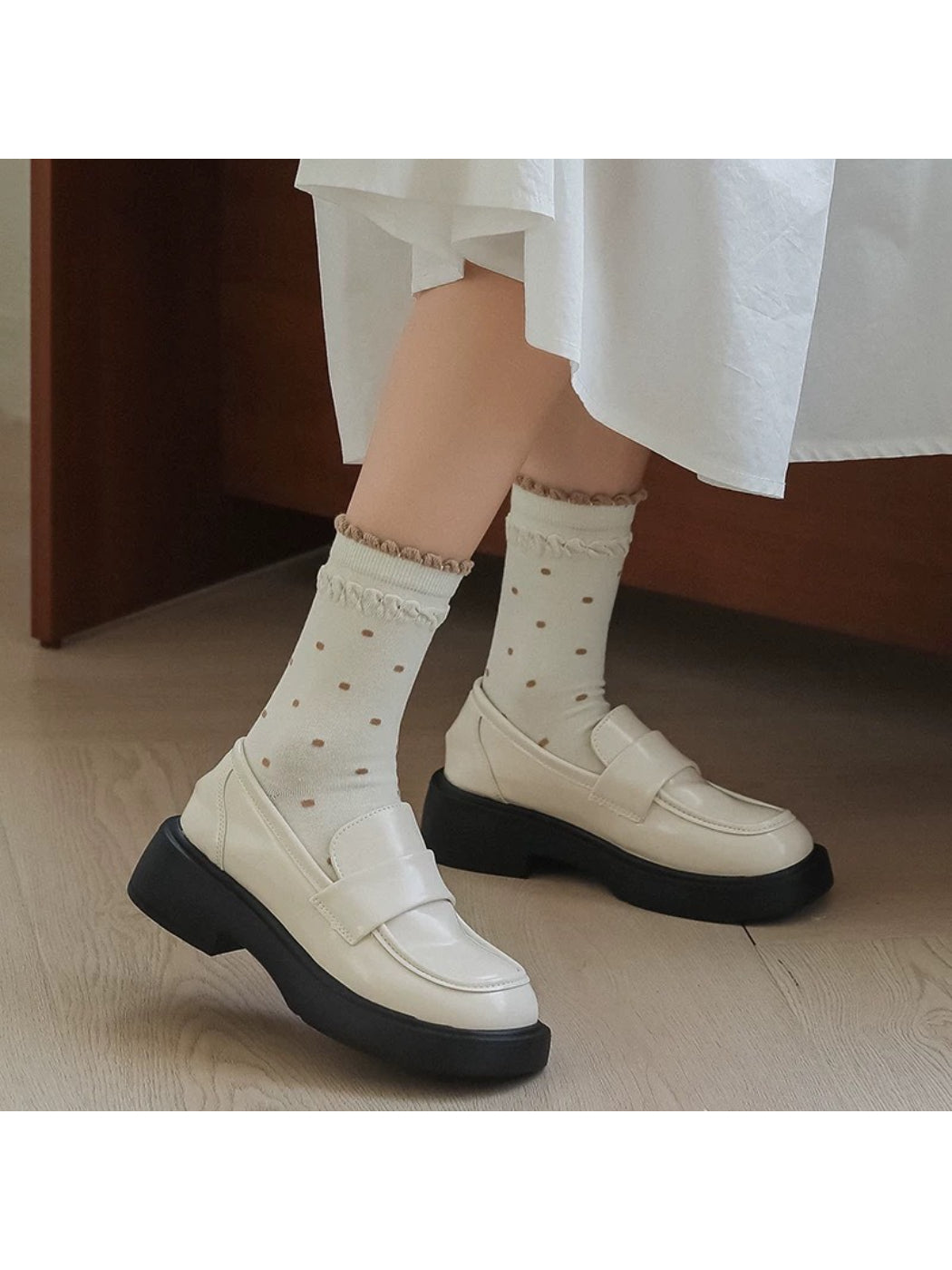 Rufia - Polka Dot Ruffle Cuff Crew Socks product image 3
