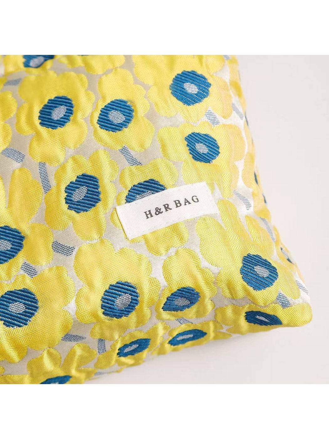 Cosbai - Sweet Floral Handheld Makeup Storage Bag