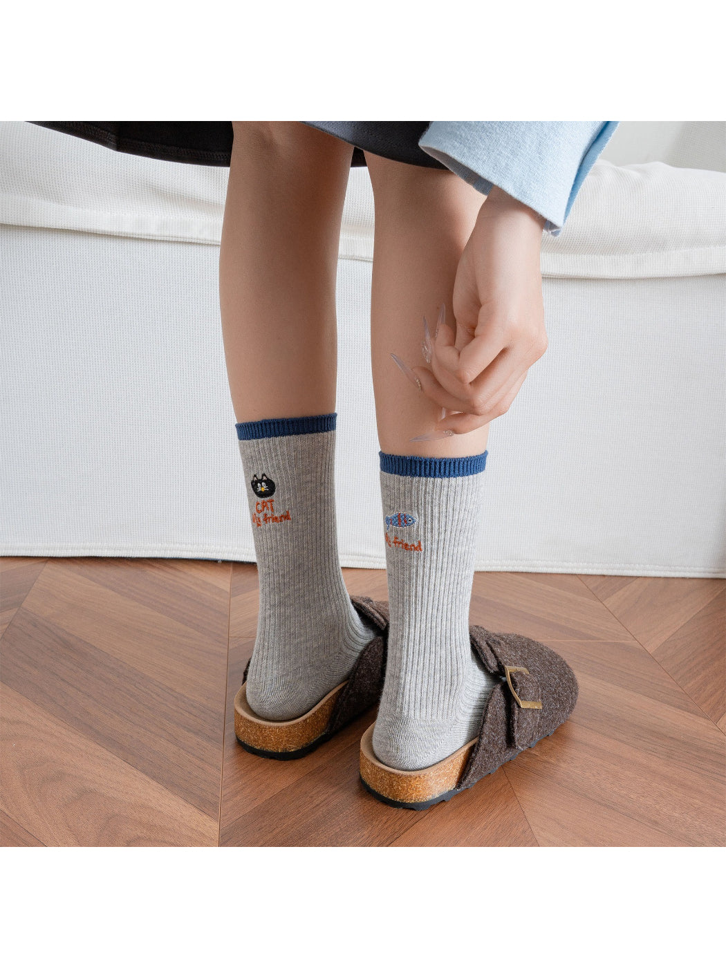 Rufia – Color-Block Cat & Fish Embroidery Socks