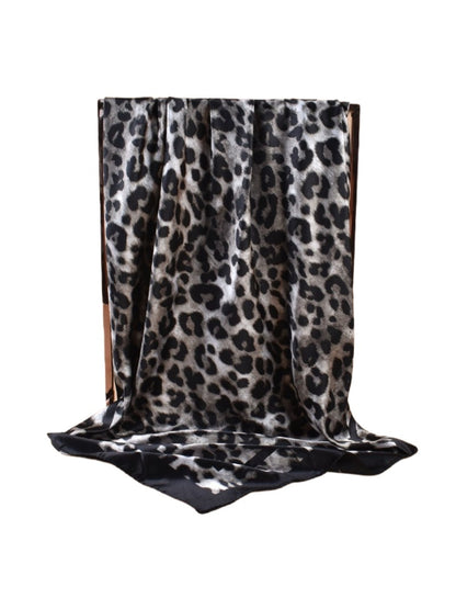 Scarvii - Square Scarf with Leopard Print