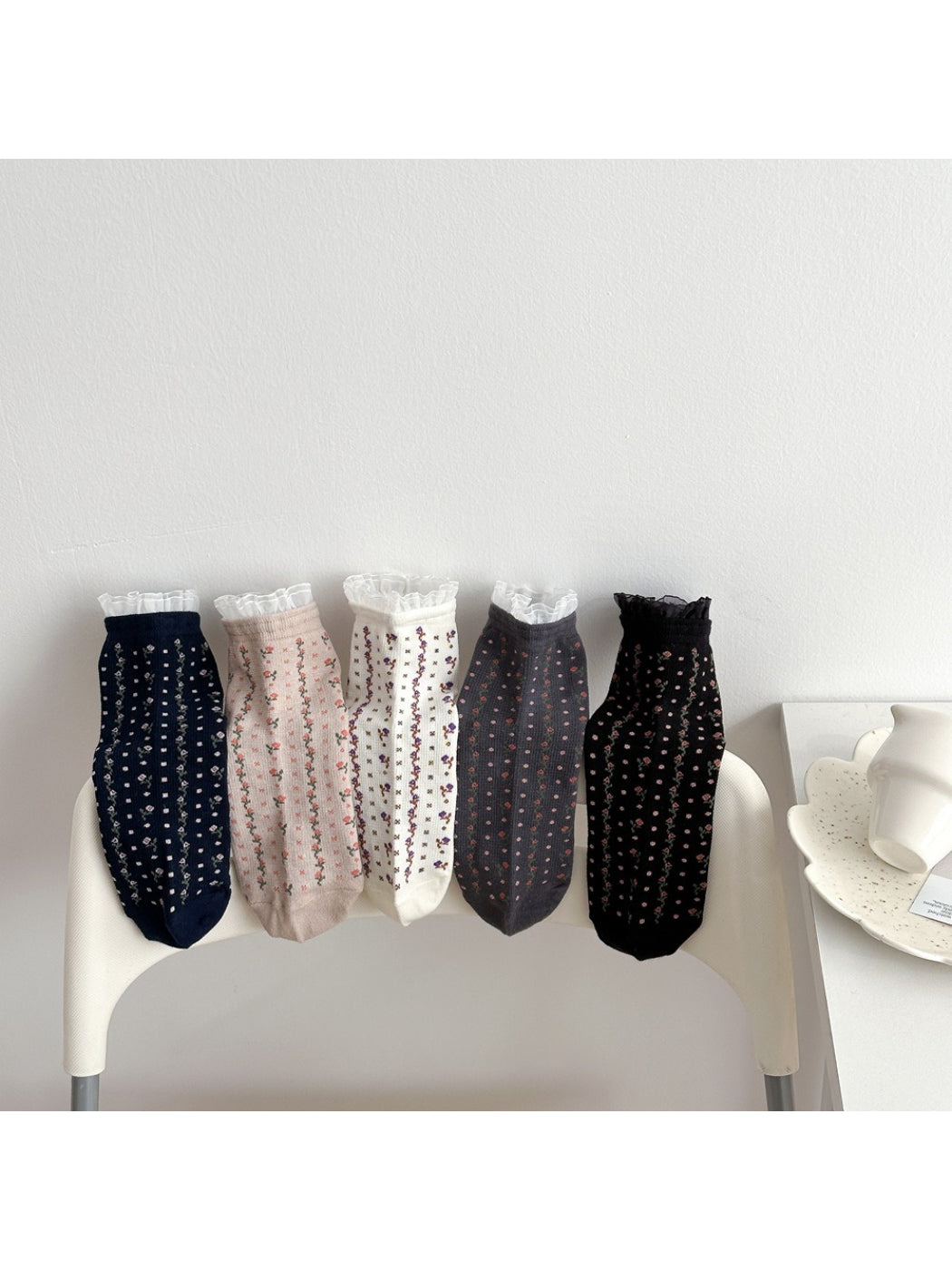 Rufia - Floral Knit Ruffle Cuff Crew Socks product image 1