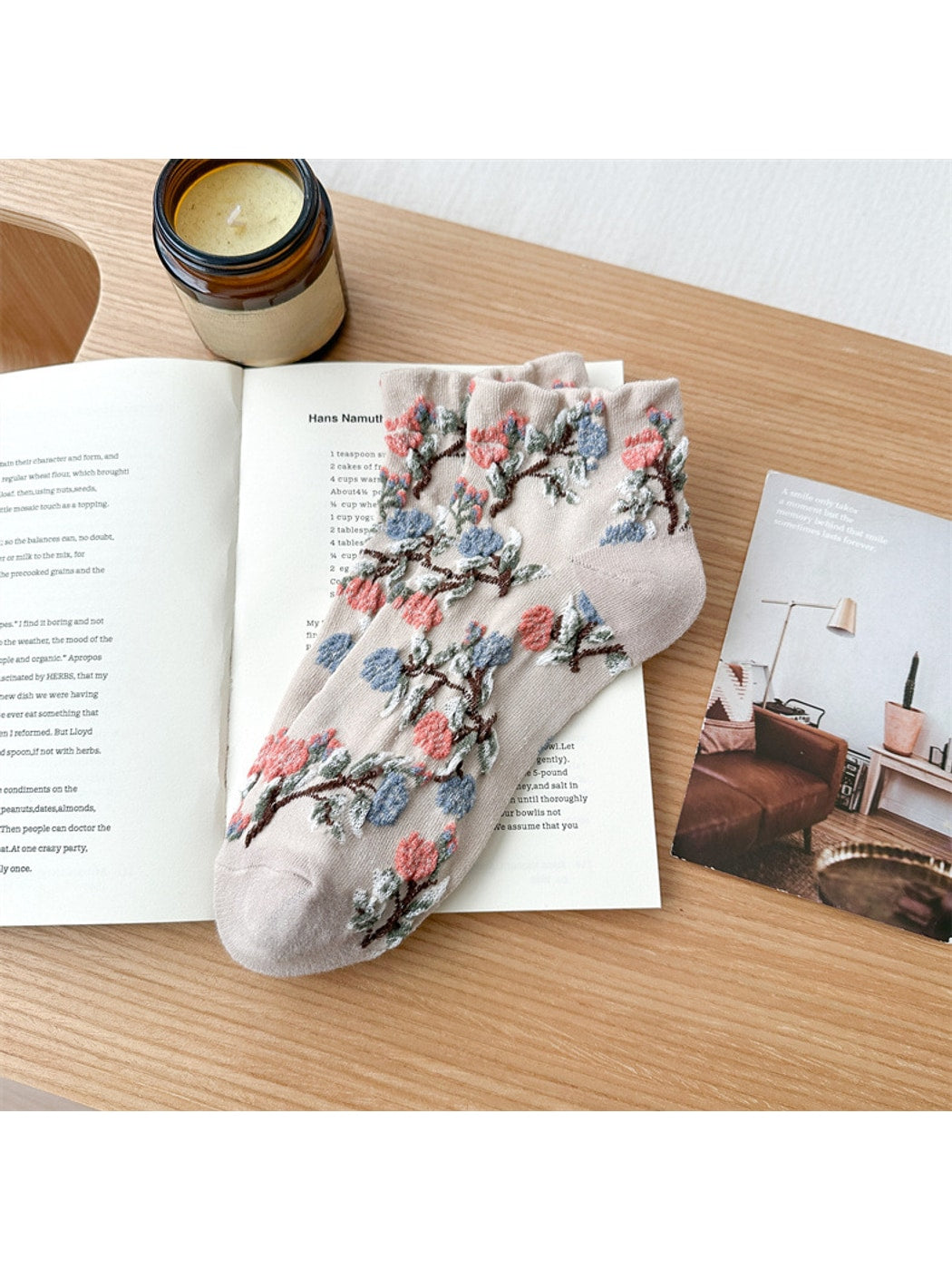 Rufia - Elegant Floral Pattern Ankle Socks