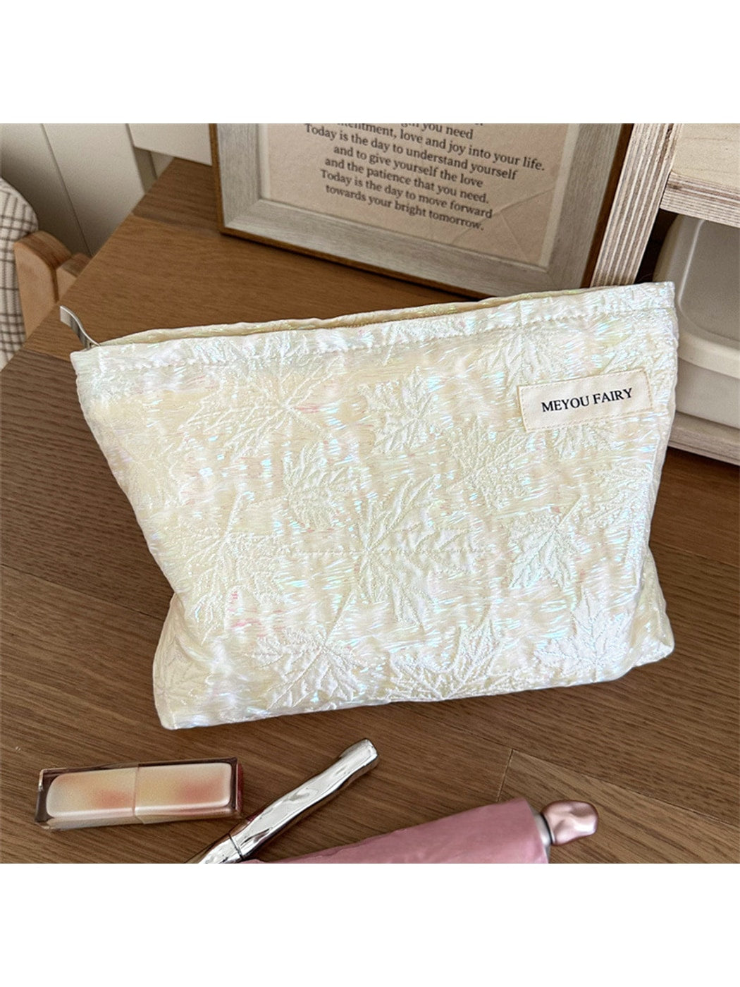 Cosbai - Elegant Leaf Embroidered Makeup Bag