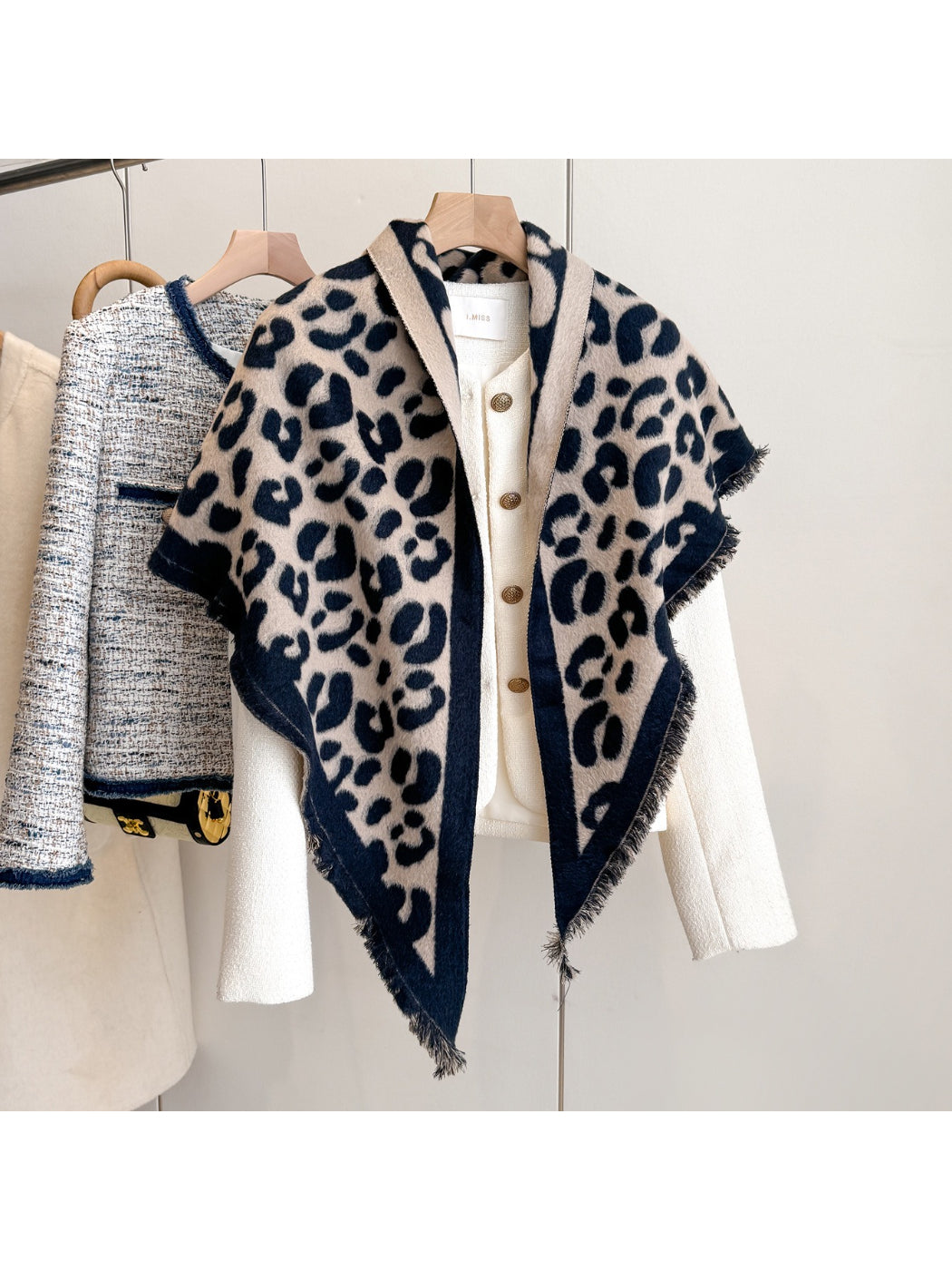 Scarvii - Leopard Pattern Triangle Shawl