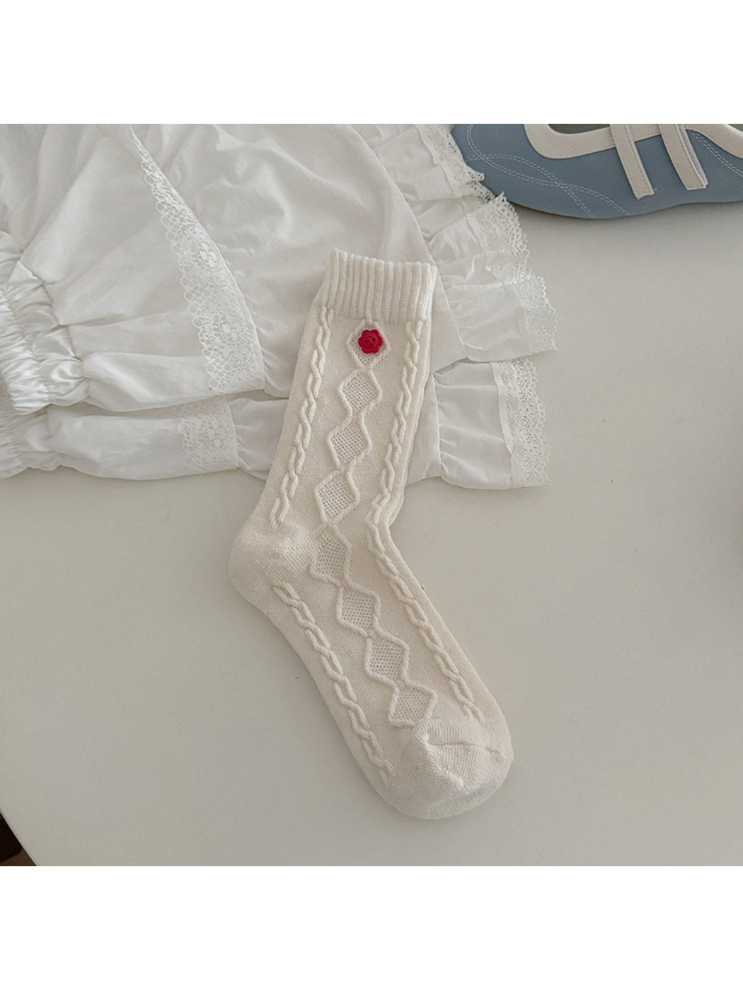 Rufia - Flower Shaped Button Detail Cable-knit Crew Socks
