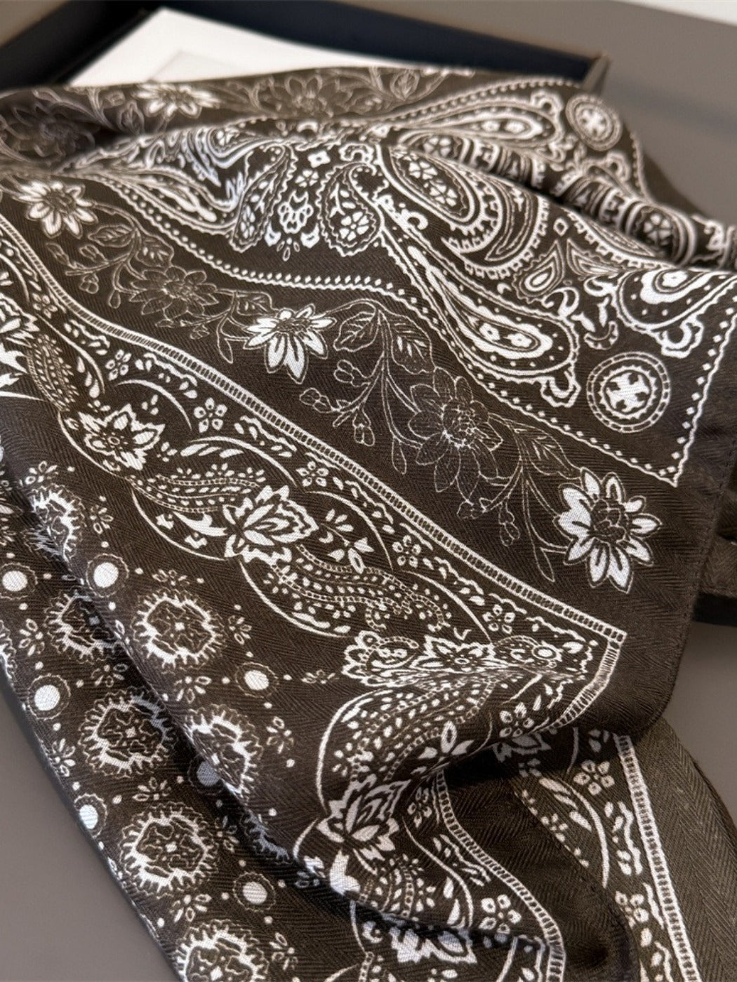 Scarvii - Paisley Print Square Scarf - Vintage & Boho
