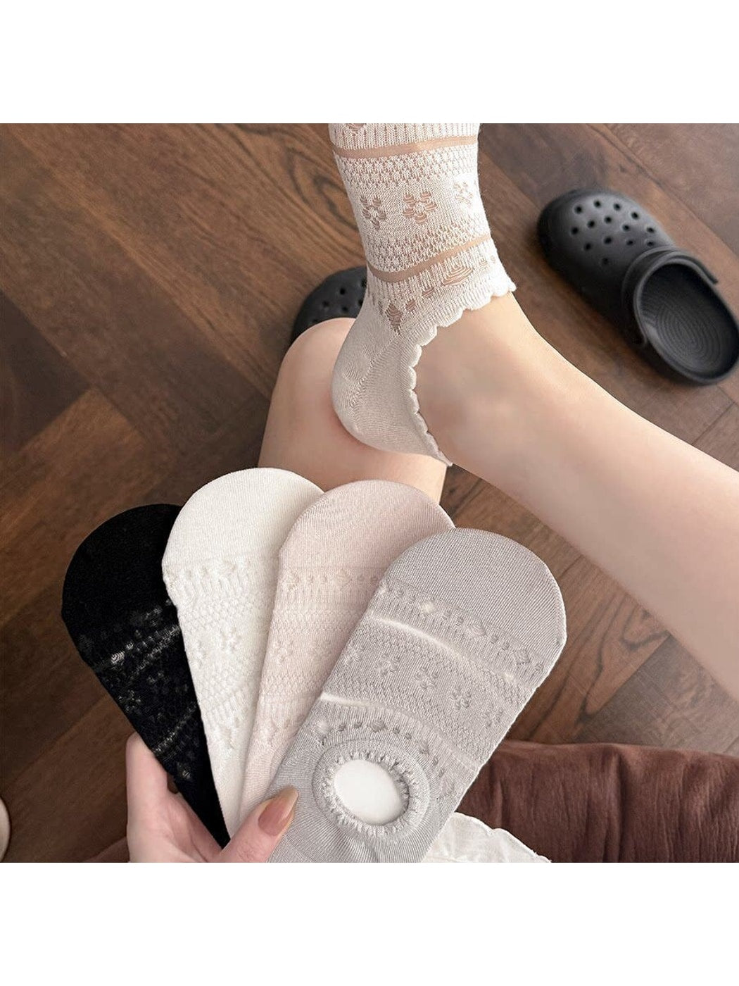 Rufia - Subtle Floral Pattern Women's No Show Socks