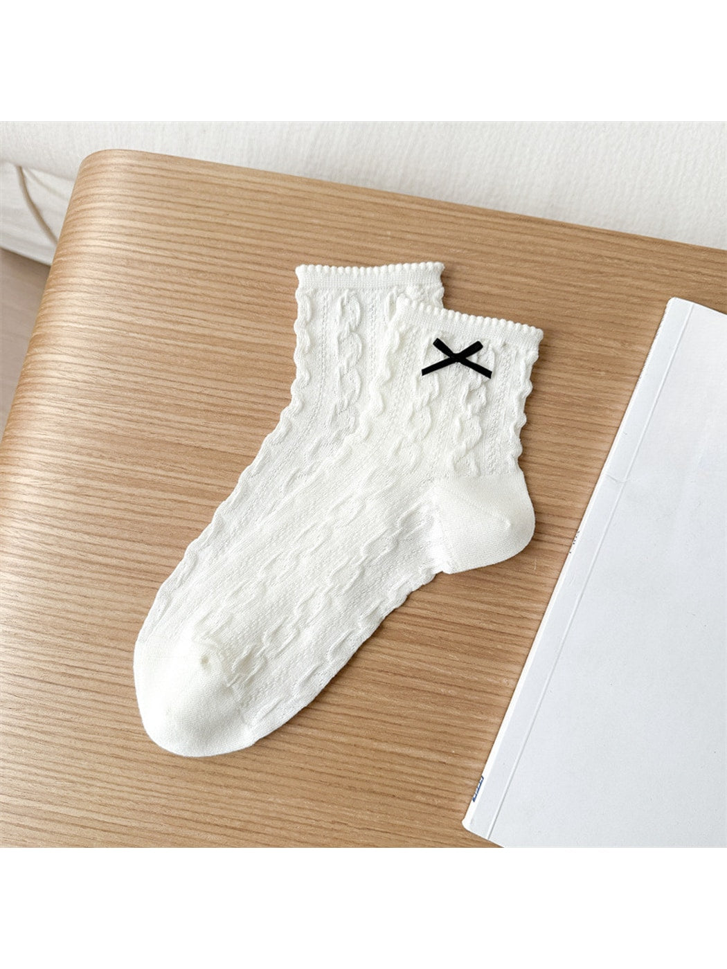 Rufia - Bow Detail Solid Color Ankle Socks