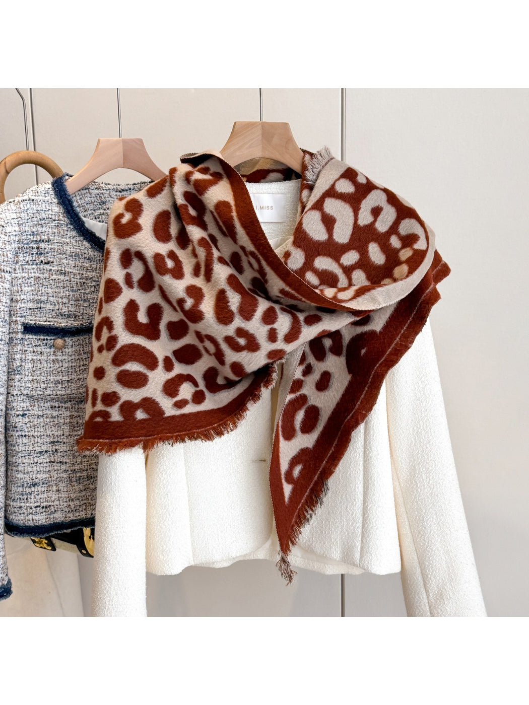 Scarvii - Leopard Pattern Triangle Shawl