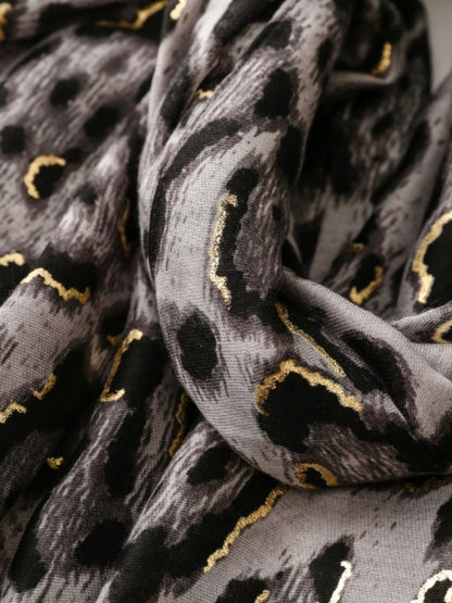 Scarvii - Classic Winter Scarf with Leopard Print