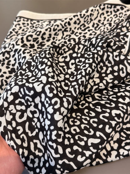 Scarvii - Classic Scarf with Leopard Print