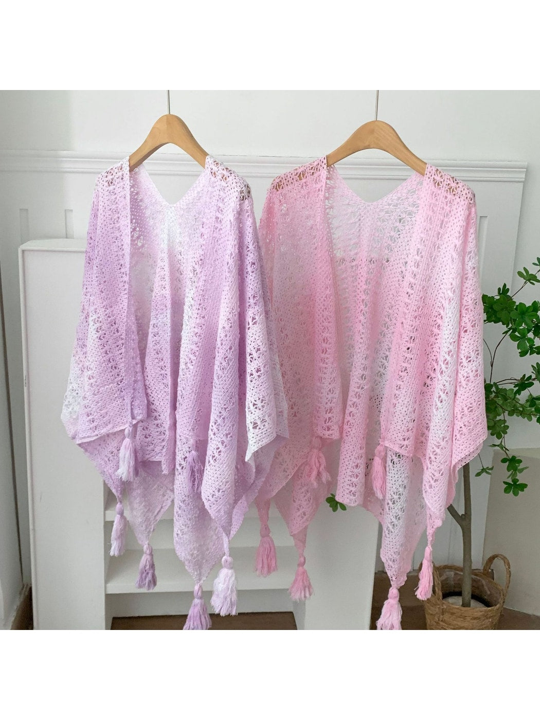 Scarvii - Gradient Openwork Tassel Trim Cape Shawl