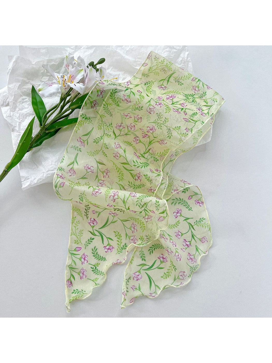 Scarvii - Romantic Floral Printed Ruffled Trim Scarf