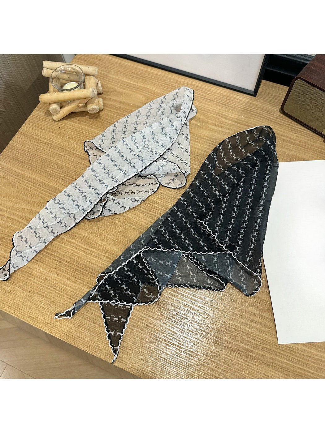 Scarvii - Printed Chain Pattern Triangle Bandana