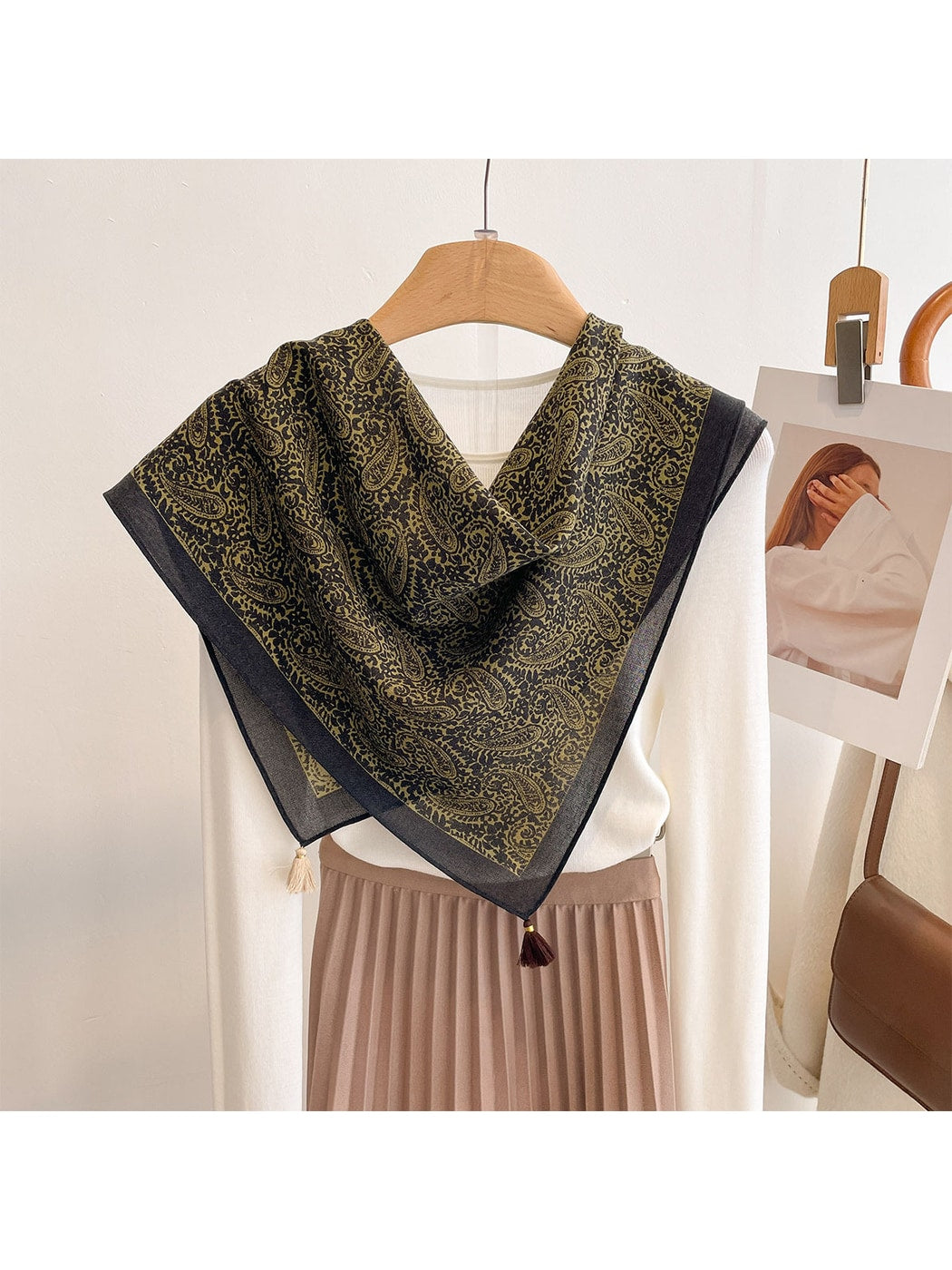 Scarvii - Decorative Border Paisley Fashion Square Scarf