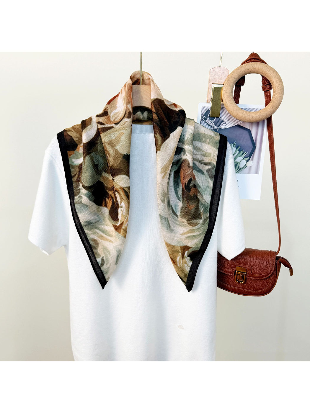 Scarvii - Retro Garden Bloom Square Scarf