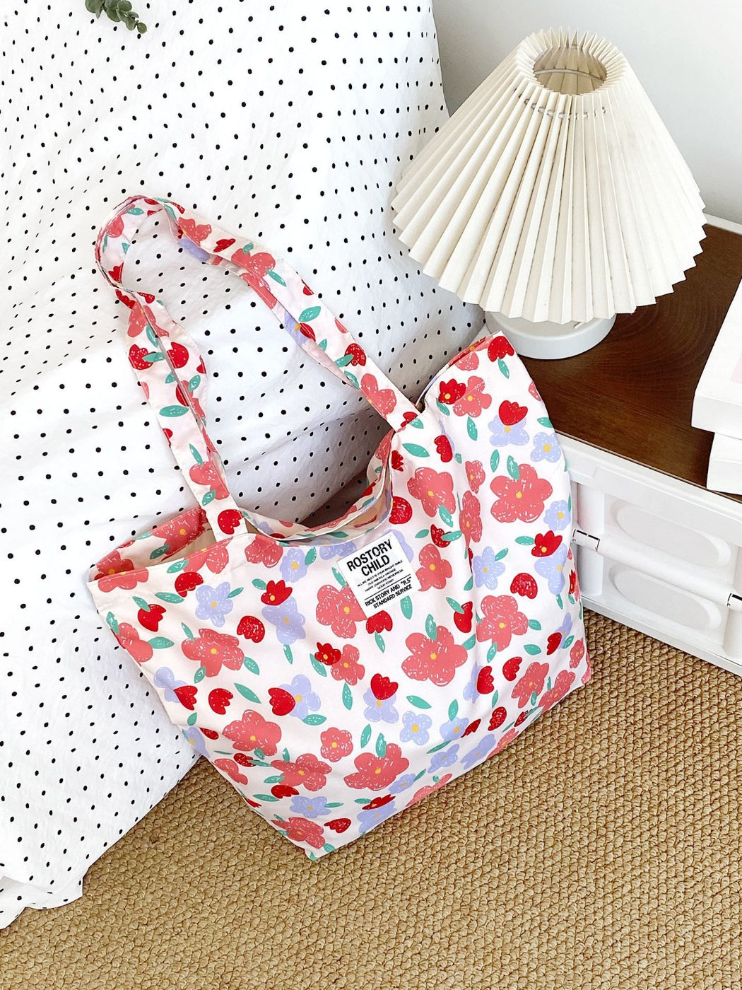 Cosbai floral print tote bag held by a model wearing casual outfit