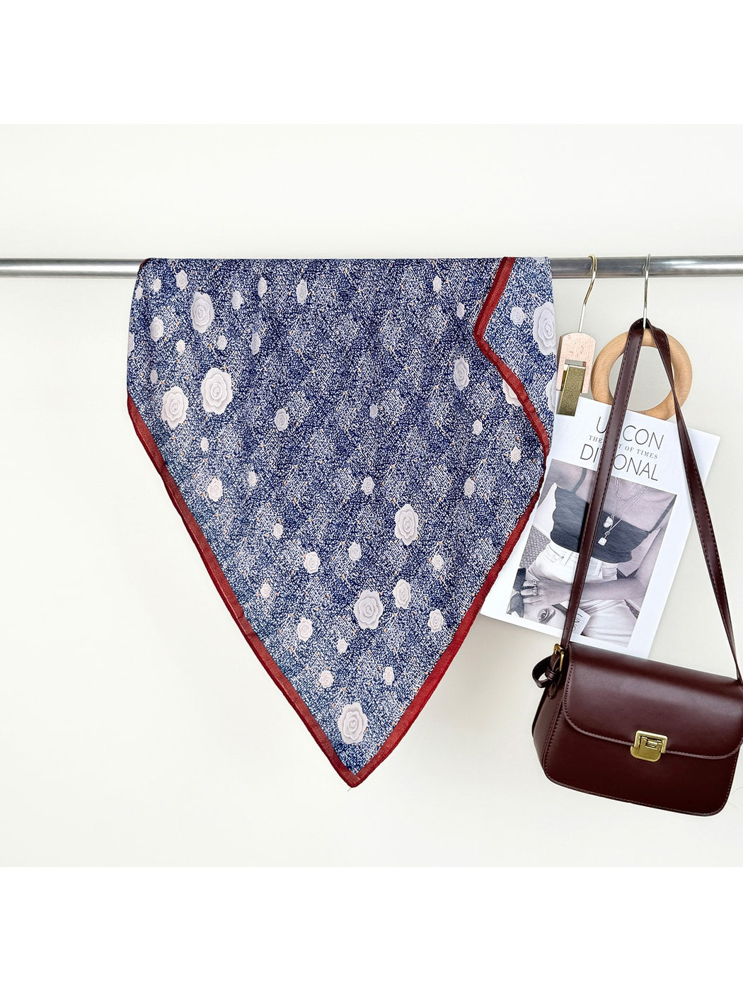 Scarvii - Retro Rose Pattern Fashion Square Scarf
