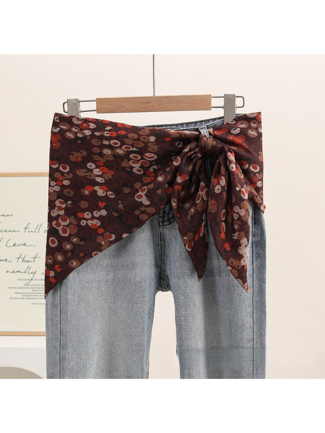Scarvii - Retro Small Floral Print Triangle Scarf