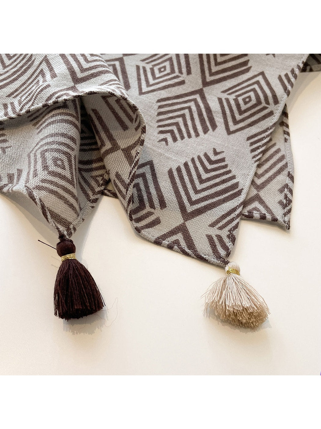 Scarvii - Retro Brown Geometric Print Square Scarf