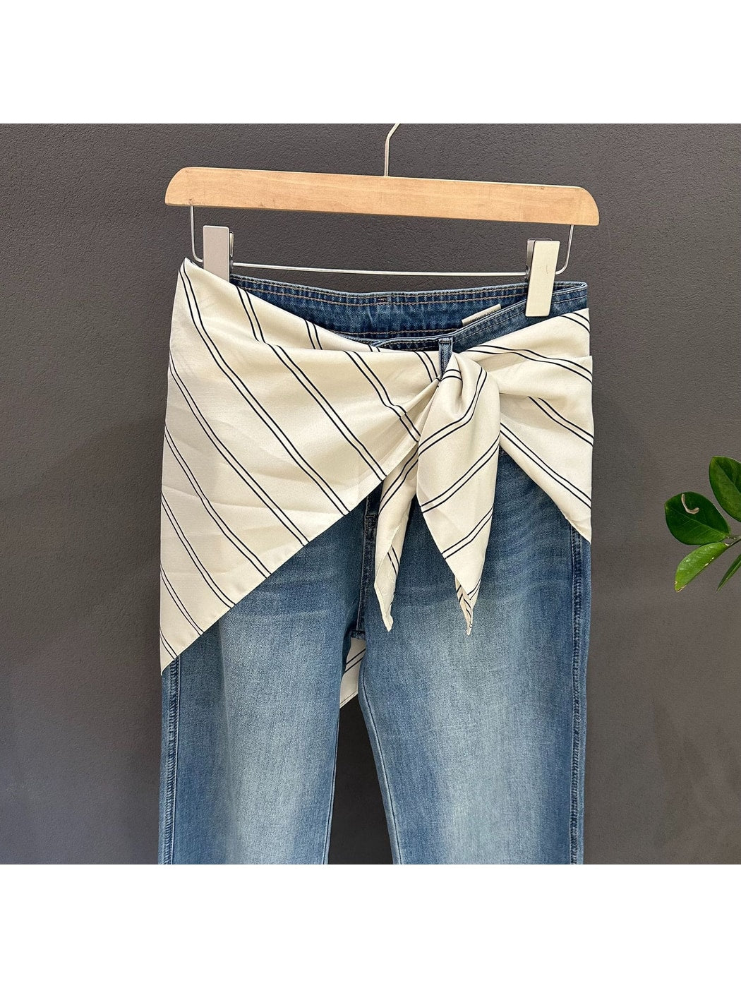 Scarvii - Simple Diagonal Stripe Triangle Bandana