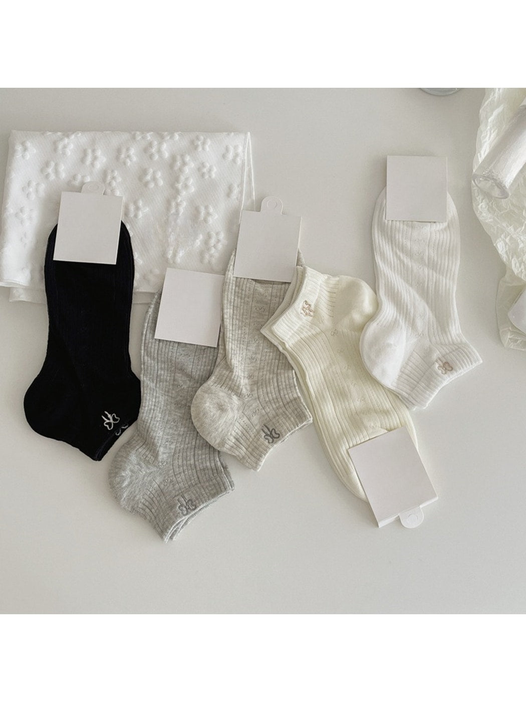 Rufia - Women's Embroidered Bow Ankle Socks