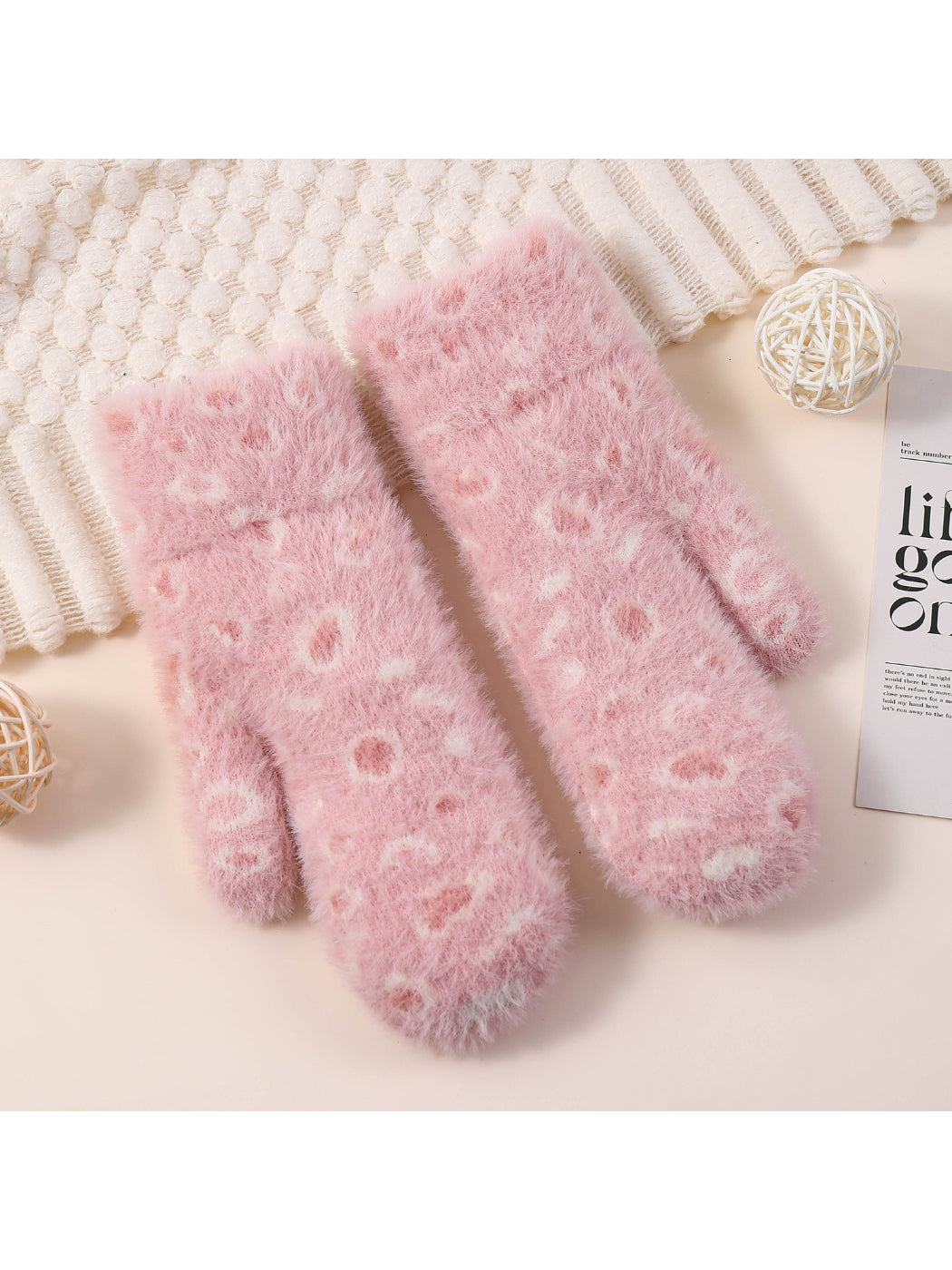 Gloving - Plush Leopard Print Mittens