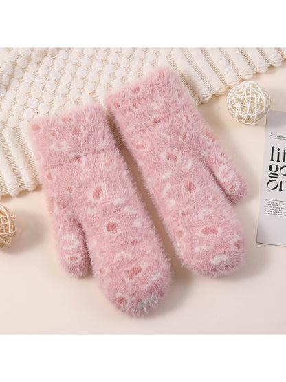 Gloving - Plush Leopard Print Mittens