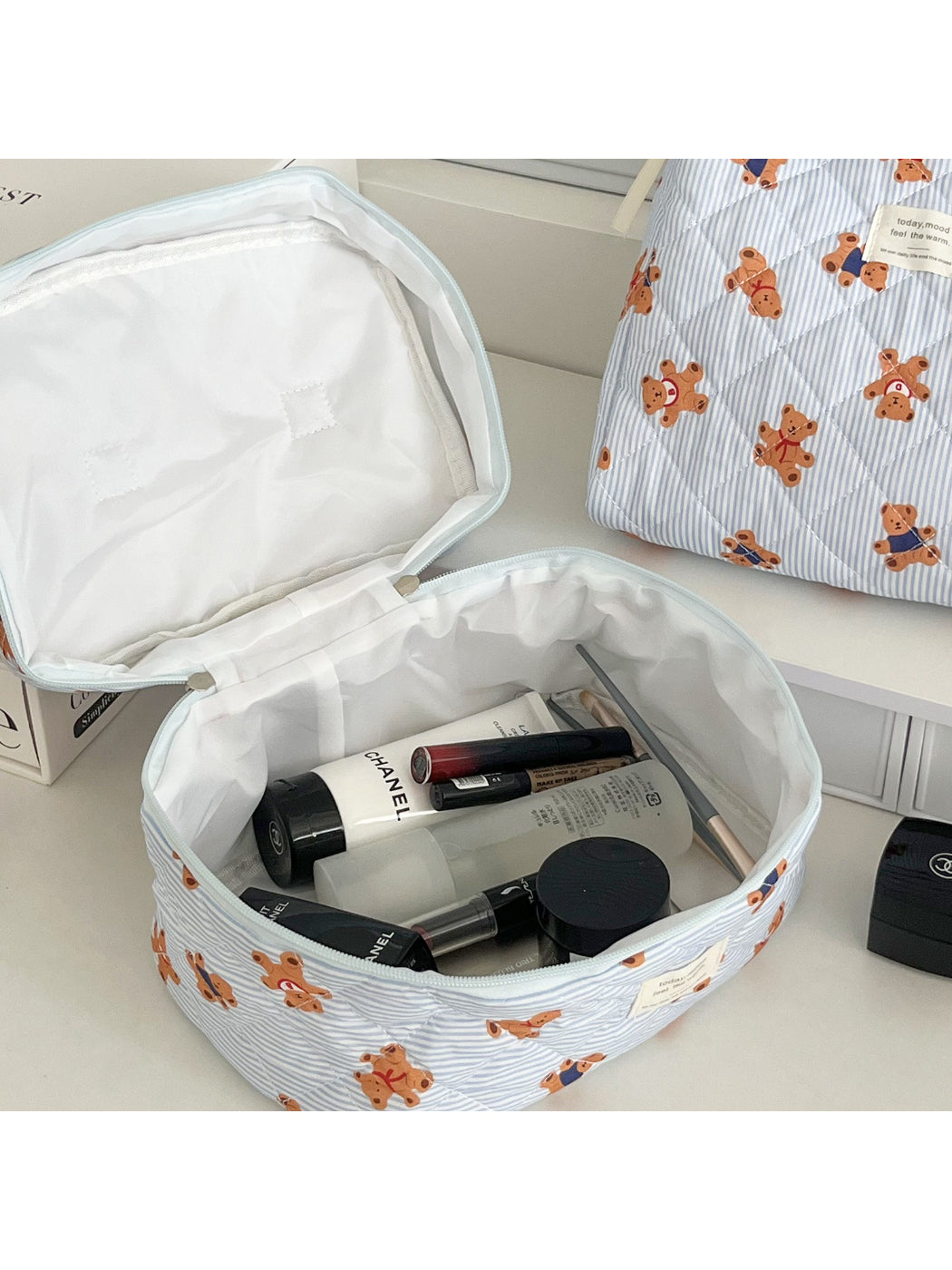 Cosbai quilted teddy pattern beauty storage bag and handle