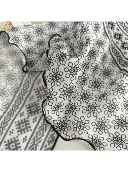 Scarvii - Vintage Print Detail Triangle Bandana