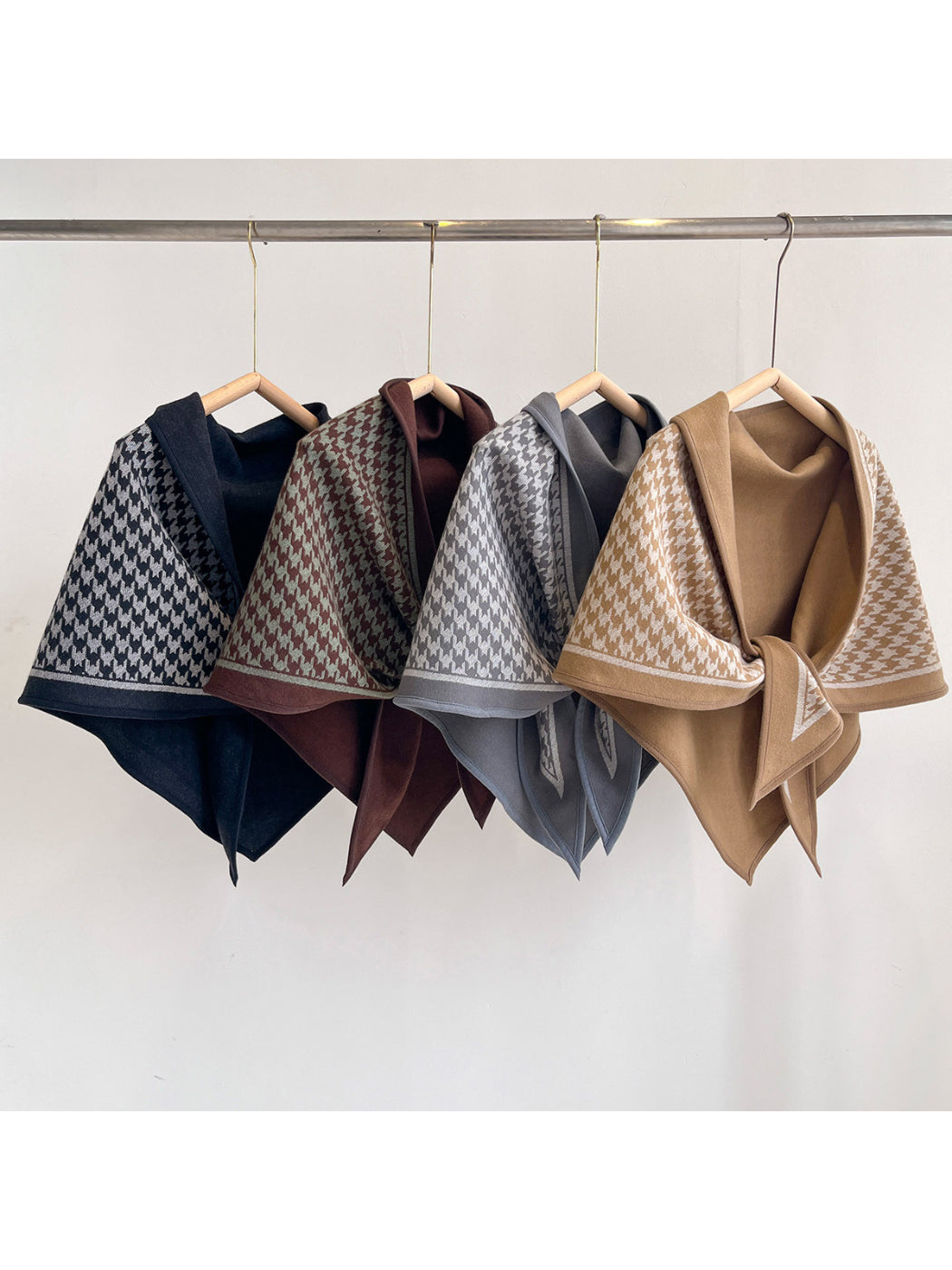 Scarvii - Houndstooth Contrast Border Triangle Scarf