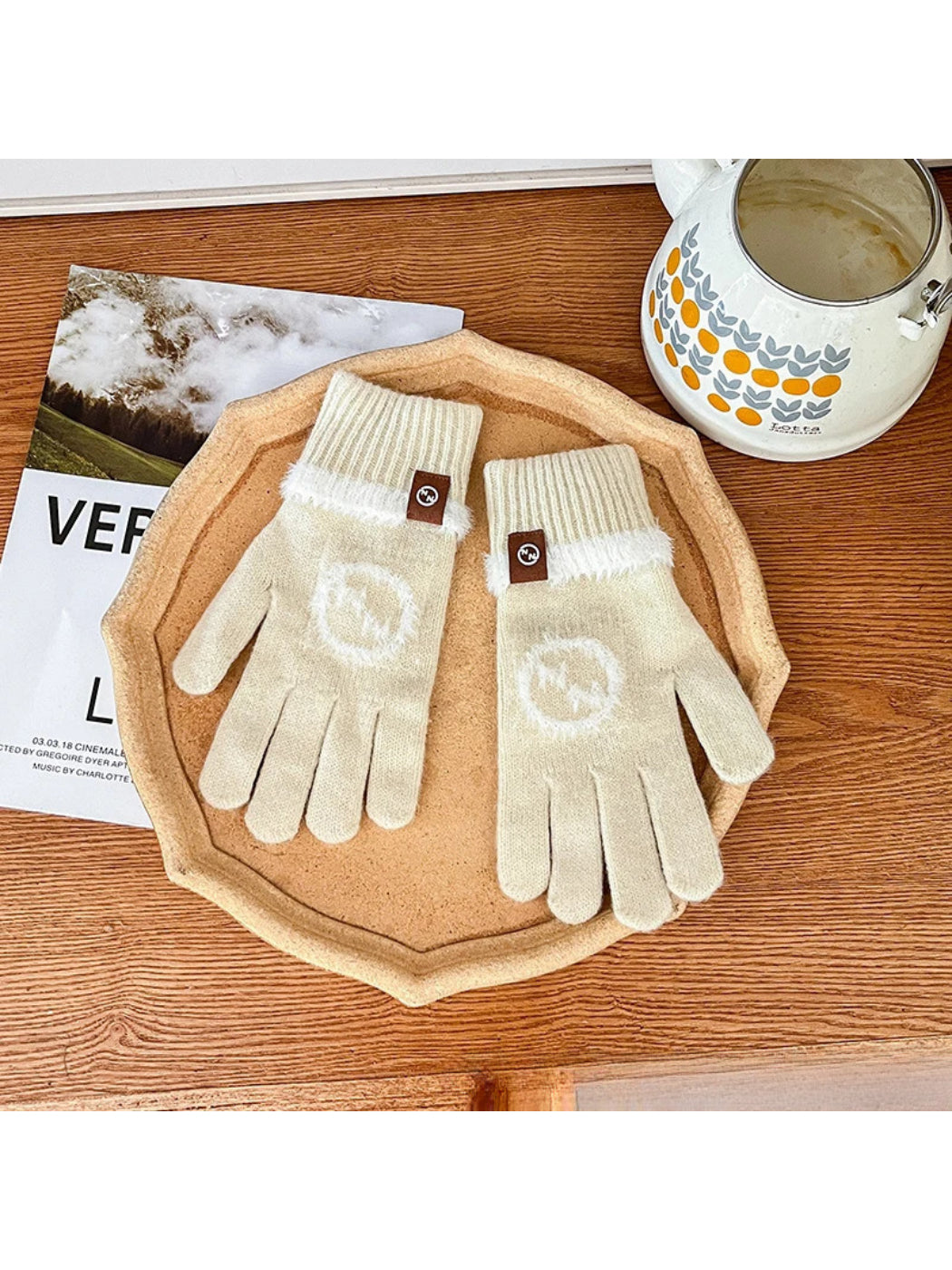 Gloving - Fuzzy Circle Knit Gloves