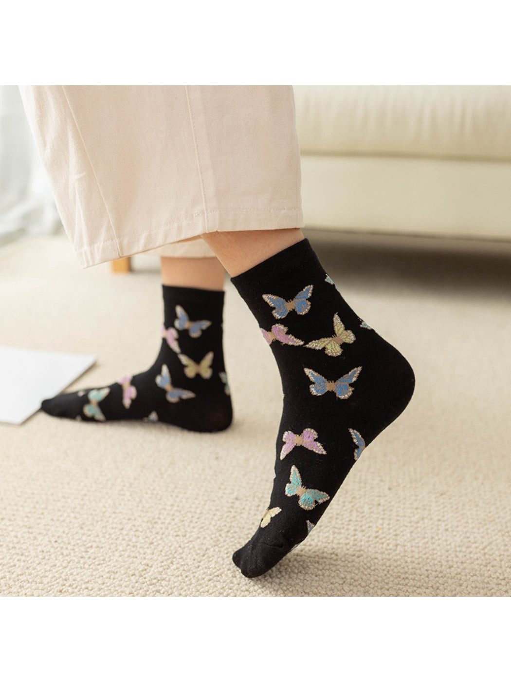 Rufia - Delicate Butterfly Motif Crew Socks
