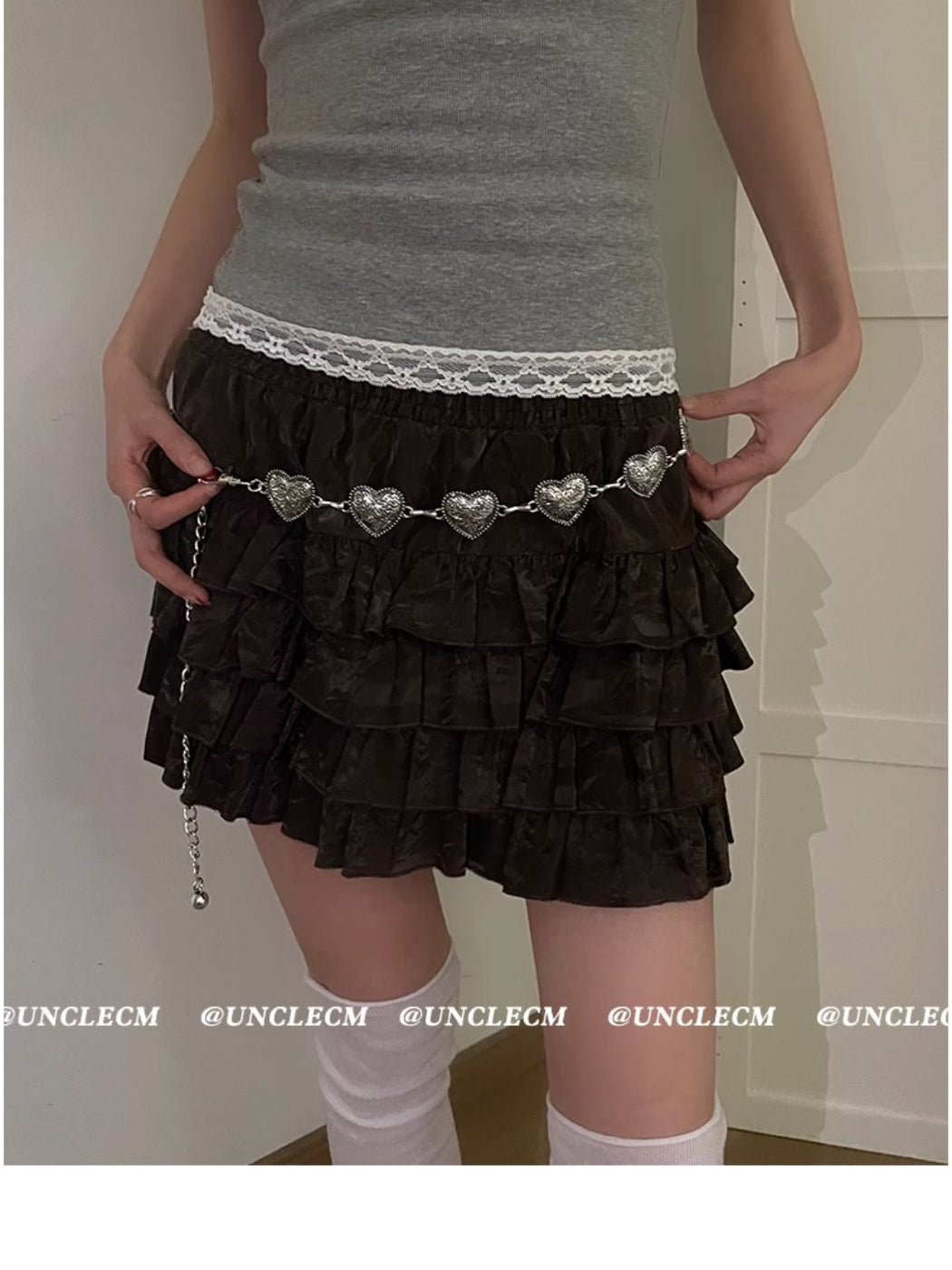 Side view of Beco Heart Chain Waist Belt highlighting clasp detail