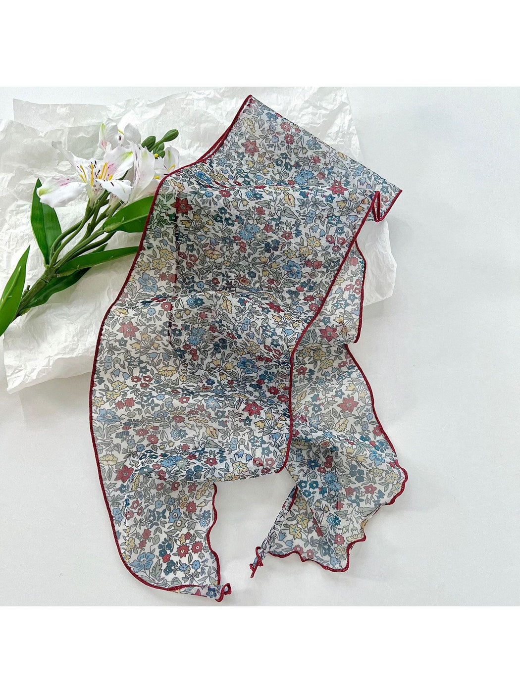 Scarvii - Romantic Floral Printed Ruffled Trim Scarf