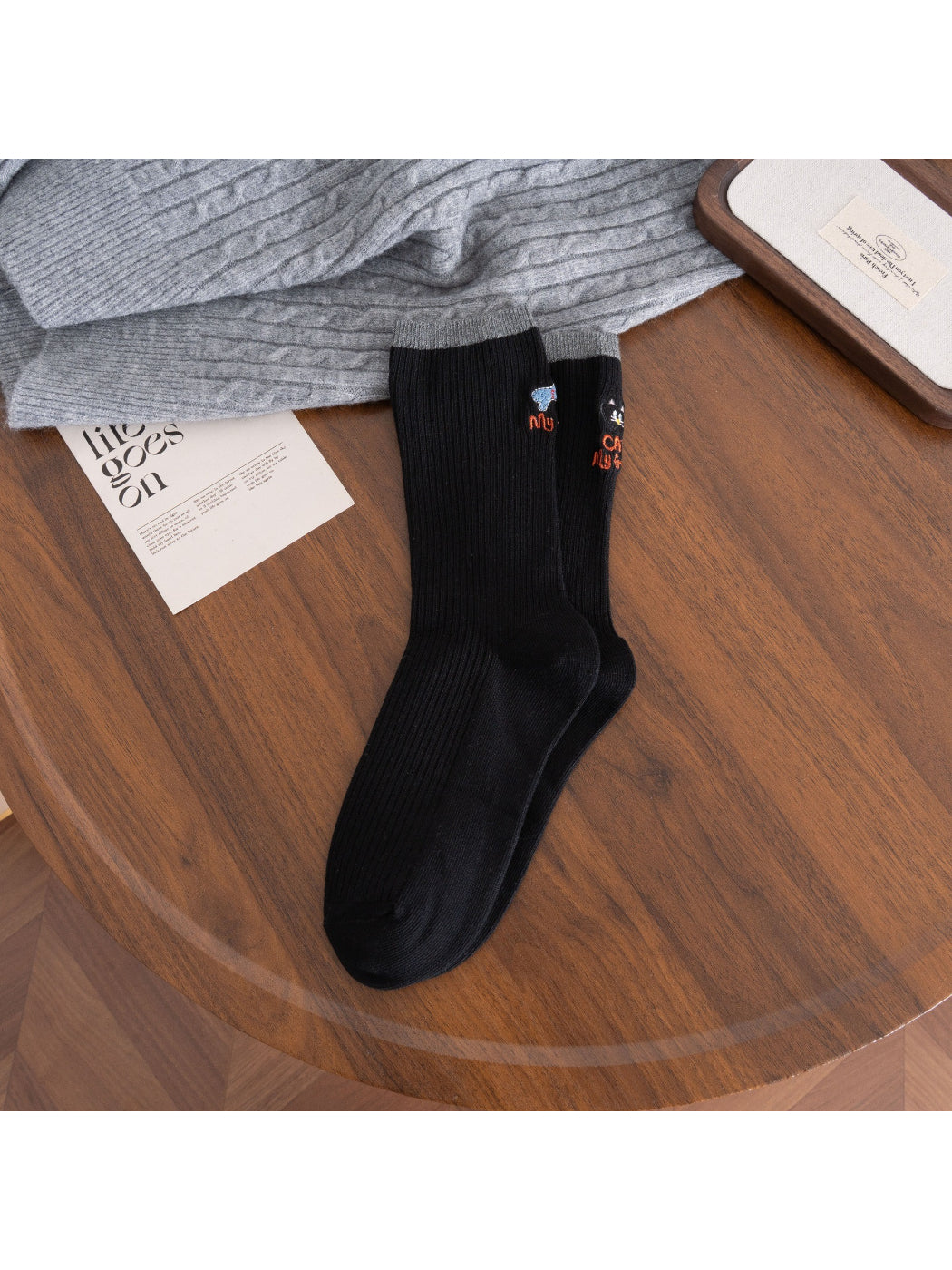 Rufia – Color-Block Cat & Fish Embroidery Socks