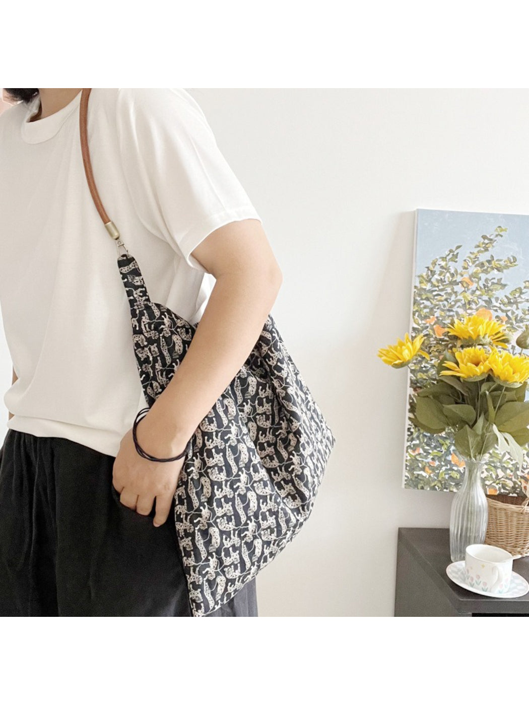 Close-up of black cat print on Cosbai black shoulder bag