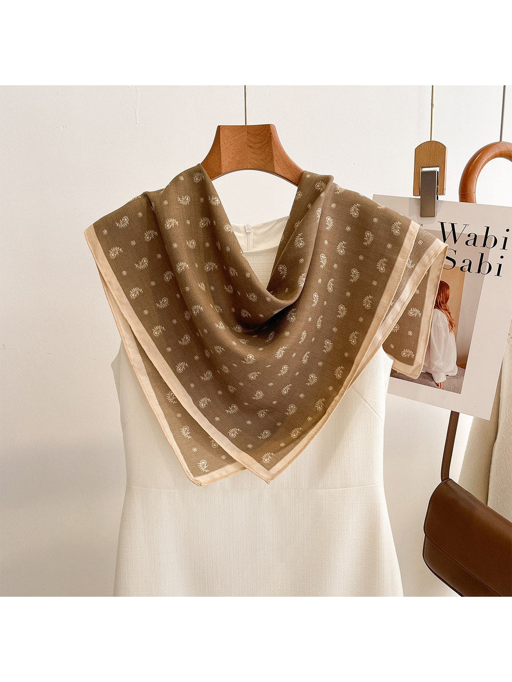 Scarvii - Vintage Paisley Pattern Square Scarf