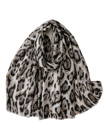 Scarvii - Classic Winter Scarf with Leopard Print