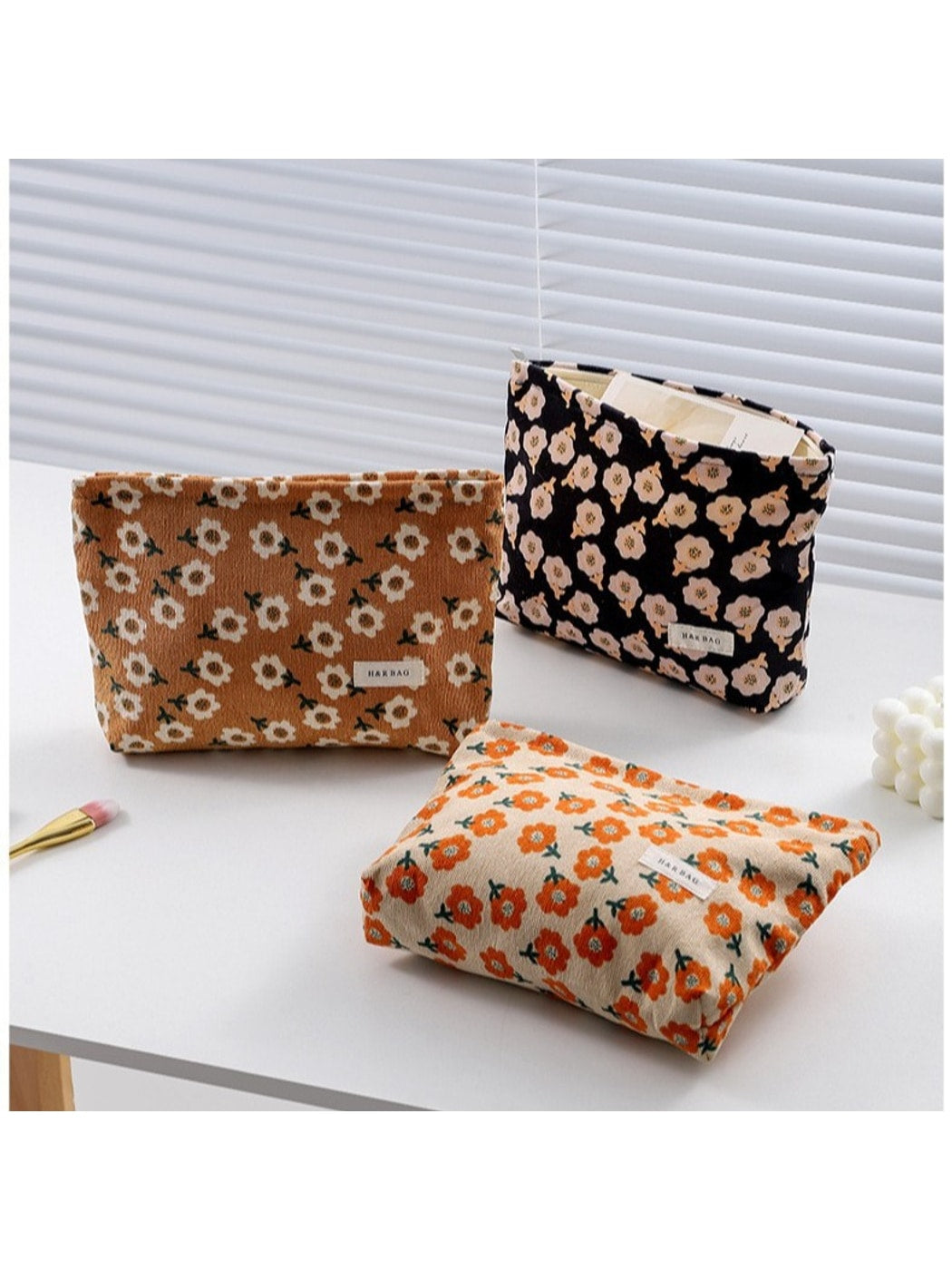 Cosbai - Vintage Floral Print Handheld Makeup Bag