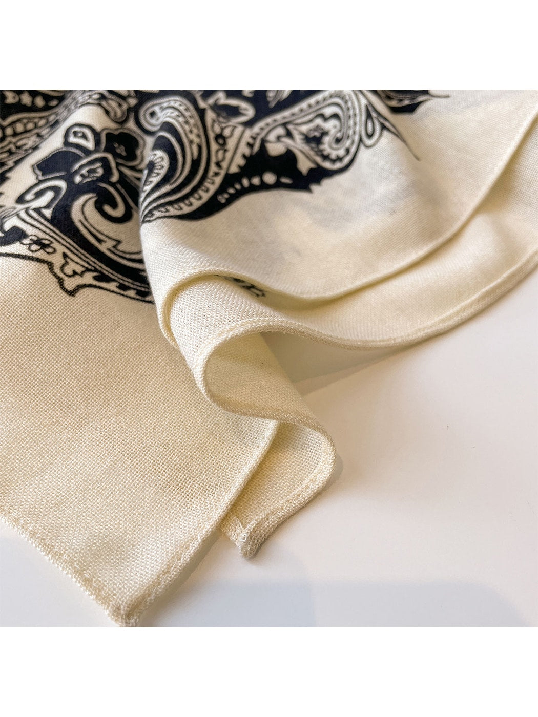 Scarvii - Vintage Dense Paisley Print Square Scarf