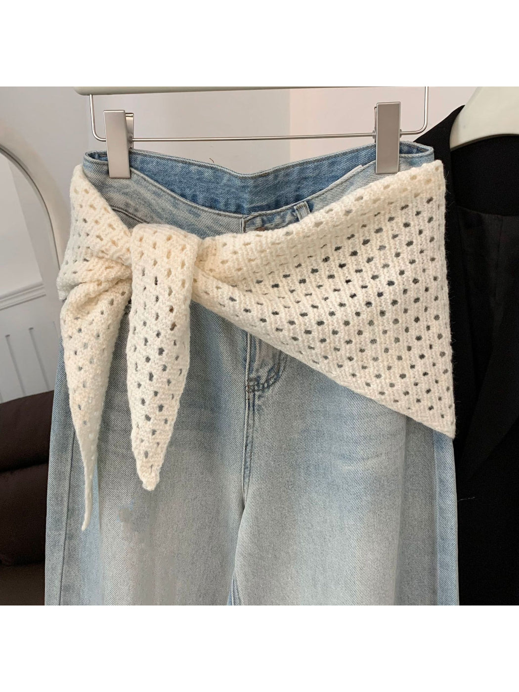 Scarvii - Mesh Knit Triangle Scarf