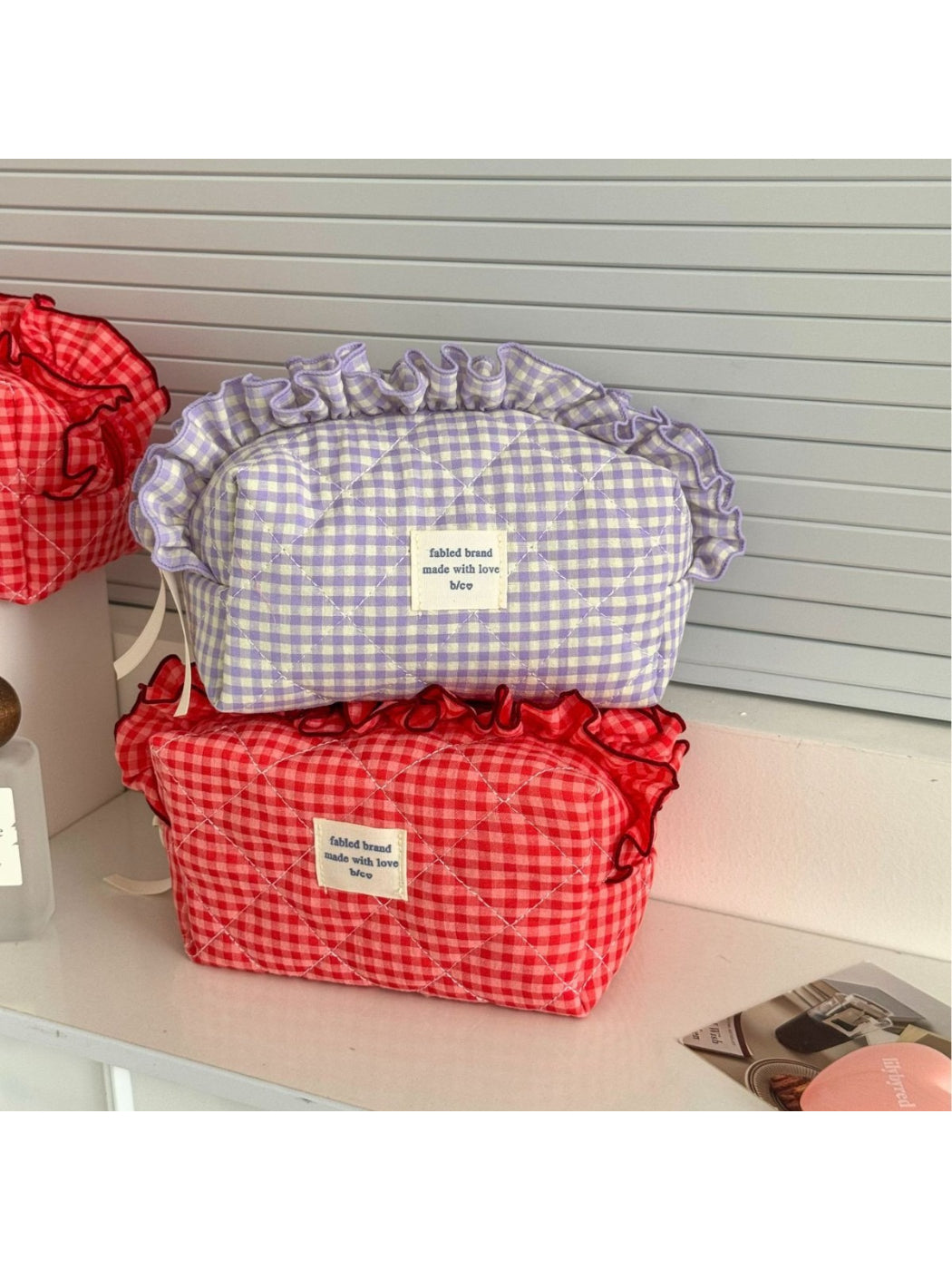 Cosbai gingham makeup bag showing and pull tab