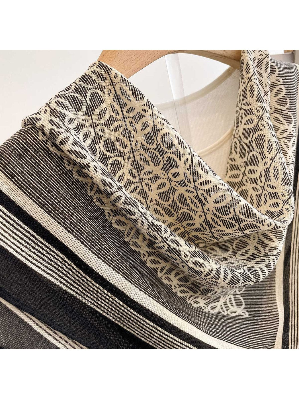 Scarvii - Elegant Gray Geometric Printed Square Scarf
